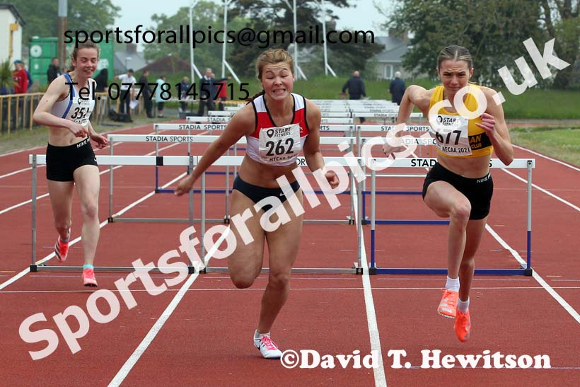 Hurdles, 2021 North East Grand Prix No. 3, Monkton, Wednesday, june 2nd. Photo: David T. Hewitson/Sports for All Pics